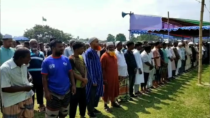 সৌদিতে আগুনে একসঙ্গে মৃত্যু, নওগাঁয় একসঙ্গে সাত প্রবাসীর জানাজা