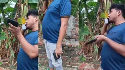 এক হাতে অস্ত্র নাড়ছেন, আরেক হাতে ফোন–ভাইরাল ভিডিওর ব্যক্তিটি কে