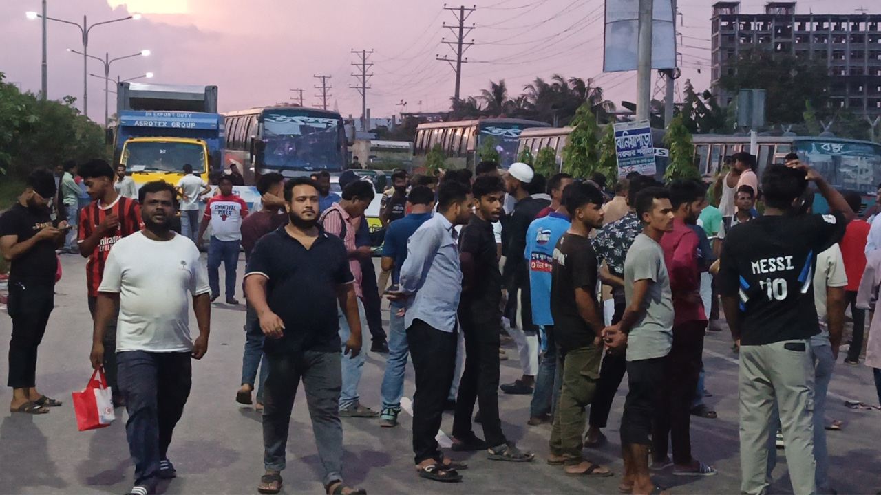 গাড়িচাপায় বৃদ্ধ নিহতের ঘটনায় ঢাকা-নারায়ণগঞ্জ লিংক রোড অবরোধ
