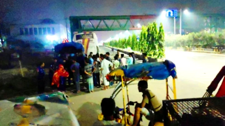 অস্ত্রের মুখে চলন্ত বাসে ডাকাতি, টাকা-মোবাইল লুট