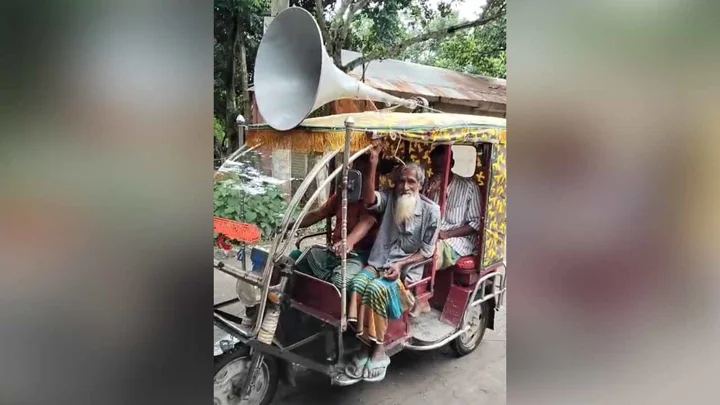 নাতির সঙ্গে টাকা লেনদেন না করতে দাদার মাইকিং