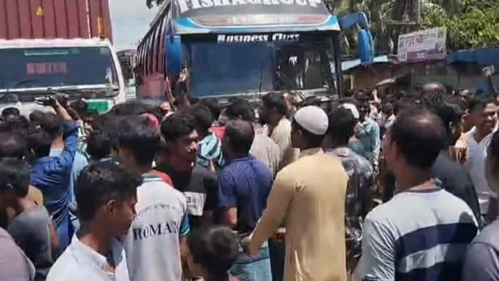 নরসিংদীতে বিদ্যুৎ অফিস ঘেরাও, মহাসড়ক অবরোধ