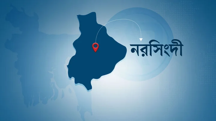 চিৎকার শুনে মা-ভাই গিয়ে দেখেন বাবাকে কোপাচ্ছেন ছেলে