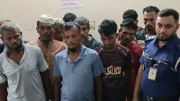 হাজিরা দিতে এসে আদালত চত্বরে দেশীয় অস্ত্রসহ আটক ১১