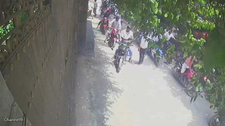 আ.লীগের প্রয়াত প্রতিমন্ত্রীর বাড়িতে হামলা-ভাঙচুর