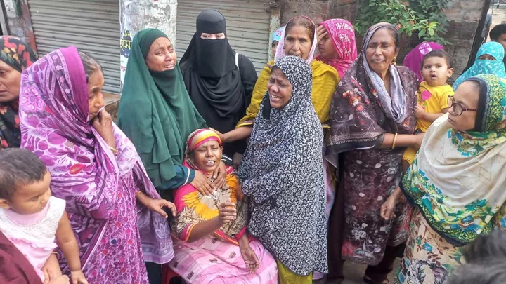 নওগাঁয় পৌঁছেছে ৫ প্রবাসীর মরদেহ, এলাকায় মাতম