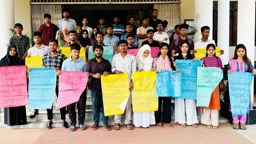 নজরুল বিশ্ববিদ্যালয়ে শিক্ষার্থীদের আন্দোলন অব্যাহত, অনশনের হুঁশিয়ারি