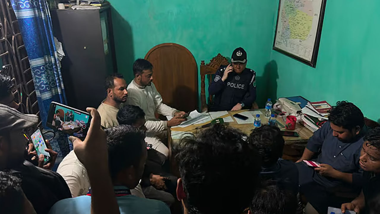 বাহুবলের কামাইছড়া পুলিশ ফাঁড়িতে অভিযোগ দায়ের করেন এনসিপির নেতারা। ছবি : সংগৃহীত