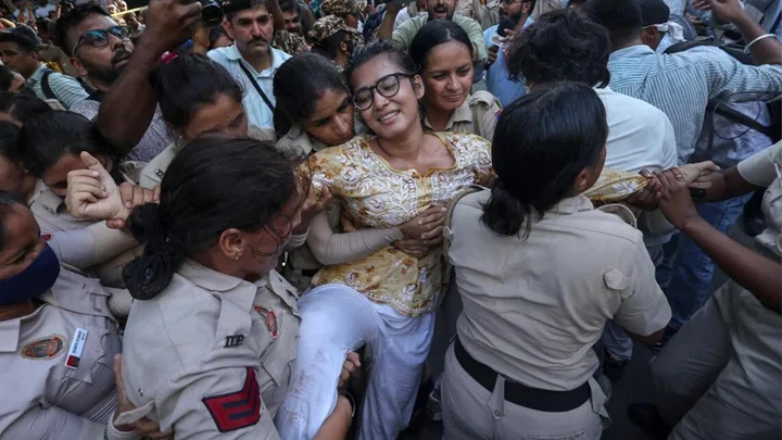 এবার নেহা বোরাও আটক