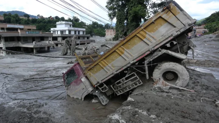 নেপালে আকস্মিক বন্যায় নিহতের সংখ্যা বেড়ে ৪৬৯