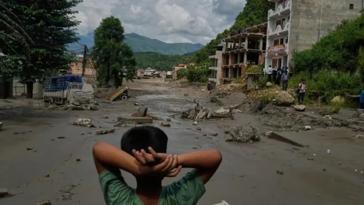 পাহাড়ি ঢলে বিপর্যস্ত নেপাল, ভারতেও বন্যার শঙ্কা