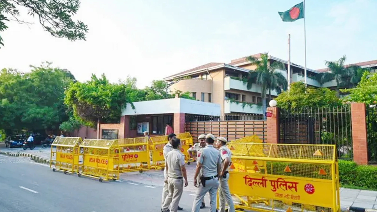 নয়াদিল্লিতে বাংলাদেশের হাইকমিশনার অনুমোদন কেন আটকে রেখেছে ভারত