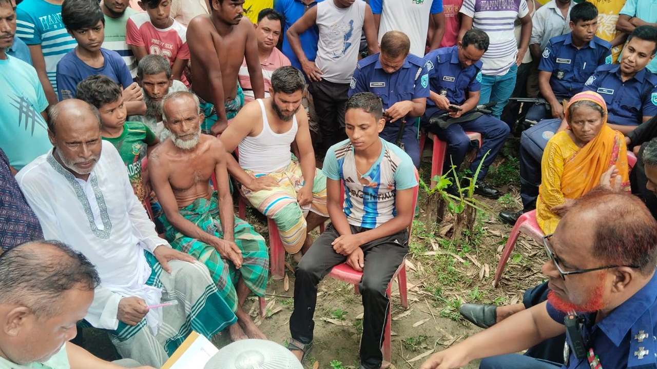 সৈয়দপুরে নিজ কক্ষ থেকে গৃহবধূর ঝুলন্ত মরদেহ উদ্ধার