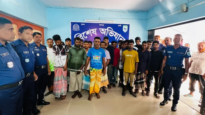 মাদক মামলার আসামি ছিনিয়ে নেওয়ার চেষ্টা, গ্রেপ্তার ৩৪