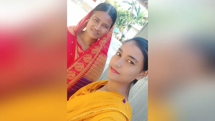 ‘মা প্রমাণ করেছেন বয়স কখনো শিক্ষার পথে বাধা নয়’
