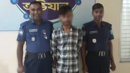 মাদক সেবনের পর আসবাব ভাঙচুর, ছেলেকে পুলিশে দিলেন বাবা