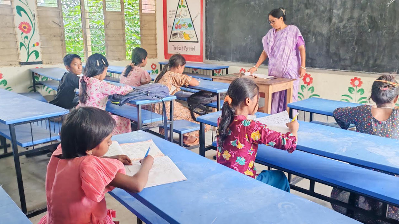 ১ বছরে মাধ্যমিকে ঝরে পড়েছে ১৫ শতাংশ শিক্ষার্থী