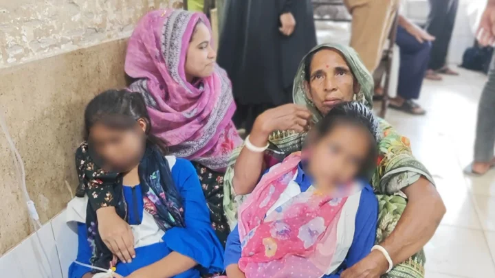 ক্লাস চলাকালে হঠাৎ অসুস্থ ১২ শিক্ষার্থী হাসপাতালে