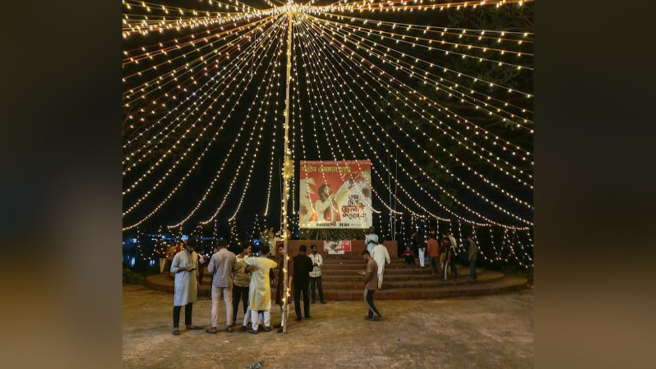 ২০২৪ সালের ছাত্র-জনতার গণ-অভ্যুত্থানের পর চত্বরের নাম রাখা হয় ‘ওসমান হাদি চত্বর’। ছবি : এশিয়া পোস্ট