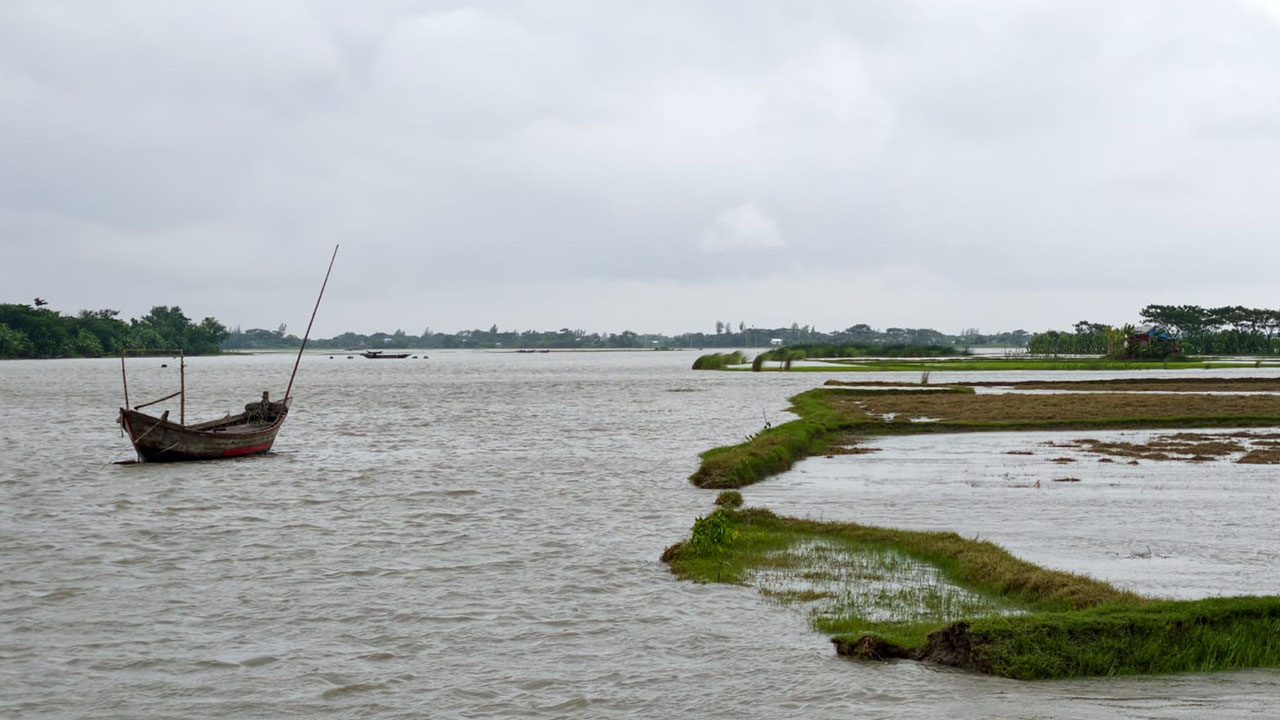 সুবর্ণচরের সোলেমান বাজারসহ আশপাশের এলাকায় নতুন করে ভাঙনের আশঙ্কা তৈরি হয়েছে। ছবি : এশিয়া পোস্ট