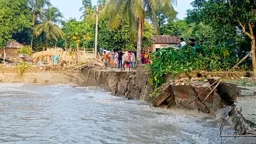 দুই সপ্তাহে গৃহহীন ১৫০ পরিবার, বিলীন ৩৫০ একর জমি
