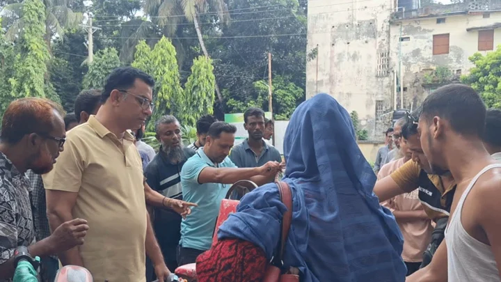 নড়াইলে ভ্যানচালককে কুপিয়ে হত্যা