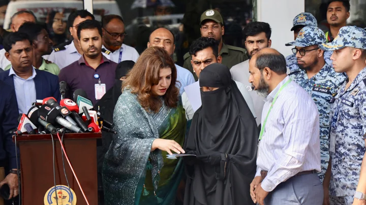 সৌদিতে হামলায় নিহত বাংলাদেশির মরদেহ হস্তান্তর, স্বজনদের পাশে পররাষ্ট্র প্রতিমন্ত্রী