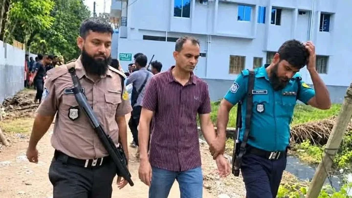 নারীসহ ফ্ল্যাটে আলোচিত সাবেক ওসি, ফোন করে পুলিশ ডাকলেন ‘ষষ্ঠ স্ত্রী’