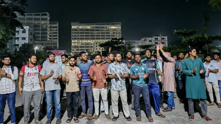 সরকারি চাকরির ভাইভা নম্বর বাড়ানোর সিদ্ধান্তের প্রতিবাদে পাবিপ্রবিতে বিক্ষোভ