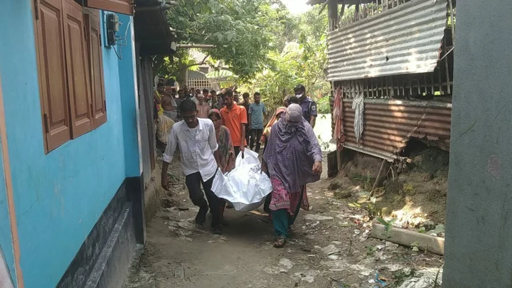 আশপাশে ছড়াচ্ছিল দুর্গন্ধ, পুলিশ গিয়ে বসতঘরে পেল ঝুলন্ত মরদেহ