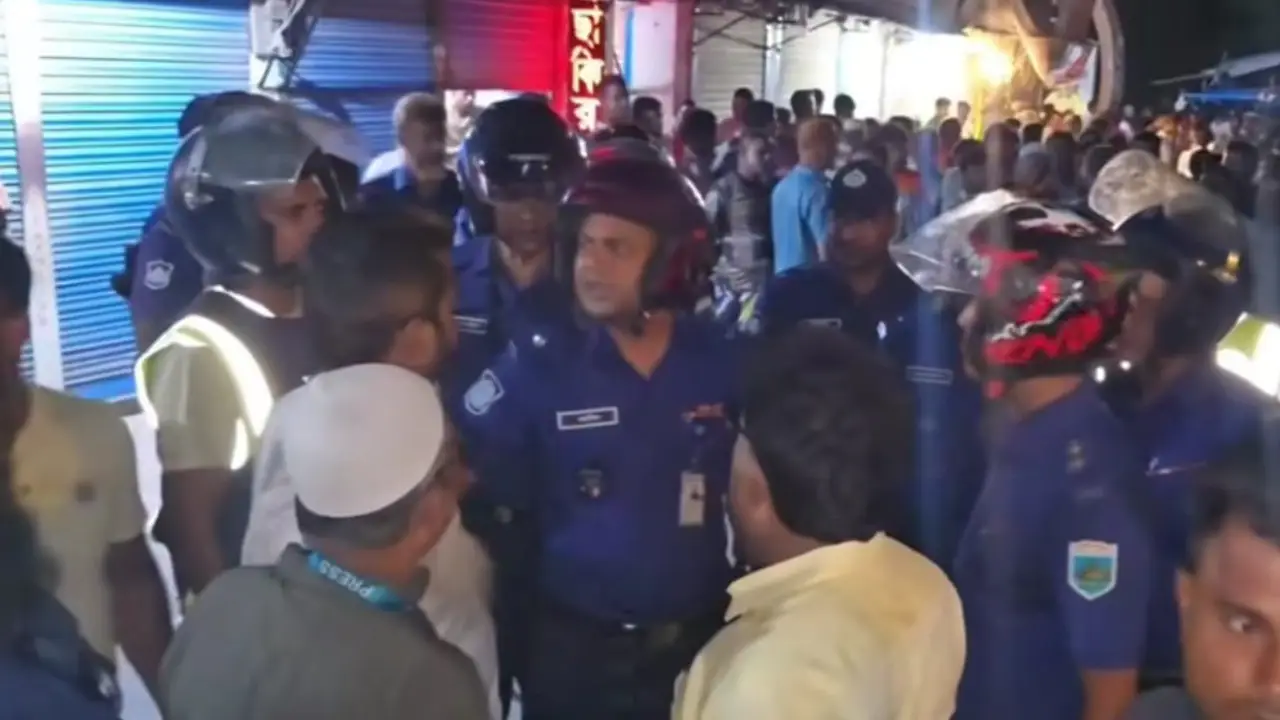 পাবনায় মুখোমুখি বিএনপি-জামায়াত, পুলিশের হস্তক্ষেপে এড়াল সংঘর্ষ