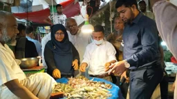 ঈশ্বরদীতে জেলি মেশানো চিংড়ি জব্দ, ব্যবসায়ীকে জরিমানা