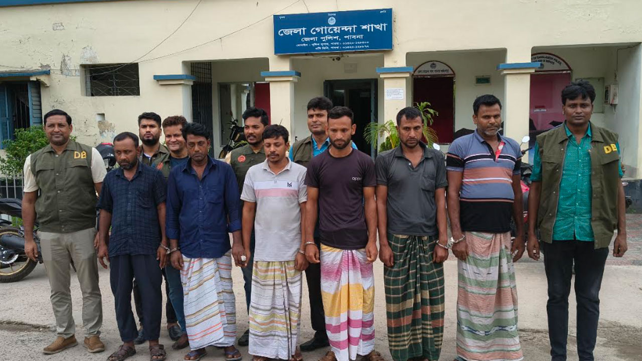 পাবনায় ট্রান্সফরমার চুরি চক্রের ৬ সদস্য গ্রেপ্তার