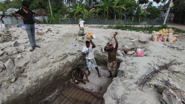 শিশুশিক্ষার্থীকে ধর্ষণের পর হত্যা, এখনো ভাঙা হচ্ছে আসামির বাড়ি