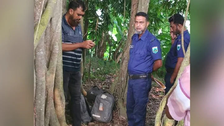 স্কুল থেকে চুরি হওয়া ১৭ ল্যাপটপ পরিত্যক্ত অবস্থায় উদ্ধার