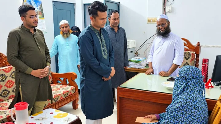ছেলে দায়িত্ব নিতে না চাওয়া সেই মায়ের পাশে বিএনপি নেতা
