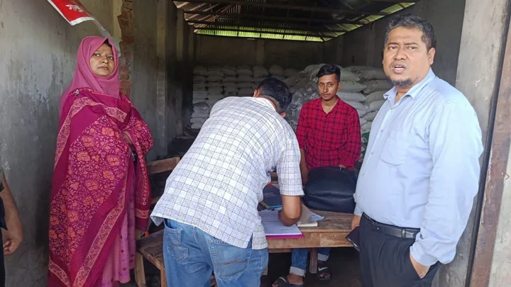 সার নিয়ে কারসাজি, ডিলারকে লাখ টাকা জরিমানা