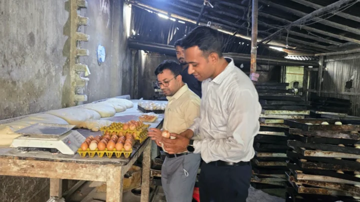 বগুড়ায় লামিয়া বেকারি সিলগালা, ১০ হাজার টাকা জরিমানা
