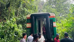 মৌলভীবাজারে পাহাড়িকা এক্সপ্রেসের হুক ছিঁড়ে বগি বিচ্ছিন্ন