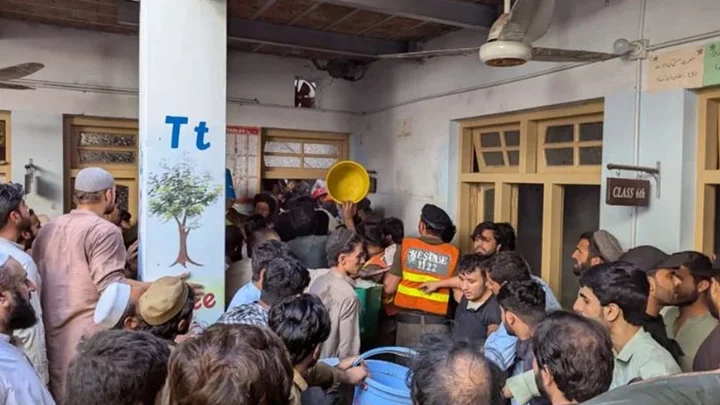 পাকিস্তানে স্কুলের ছাদ ধসে শিক্ষকসহ ২৮ শিক্ষার্থী নিহত