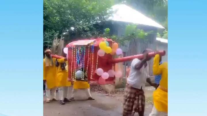 ফরিদপুরে পালকিতে চড়ে কনের বাড়িতে বর