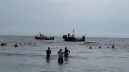 মাছ ধরার ট্রলারে বজ্রপাত, দুই জেলের মৃত্যু