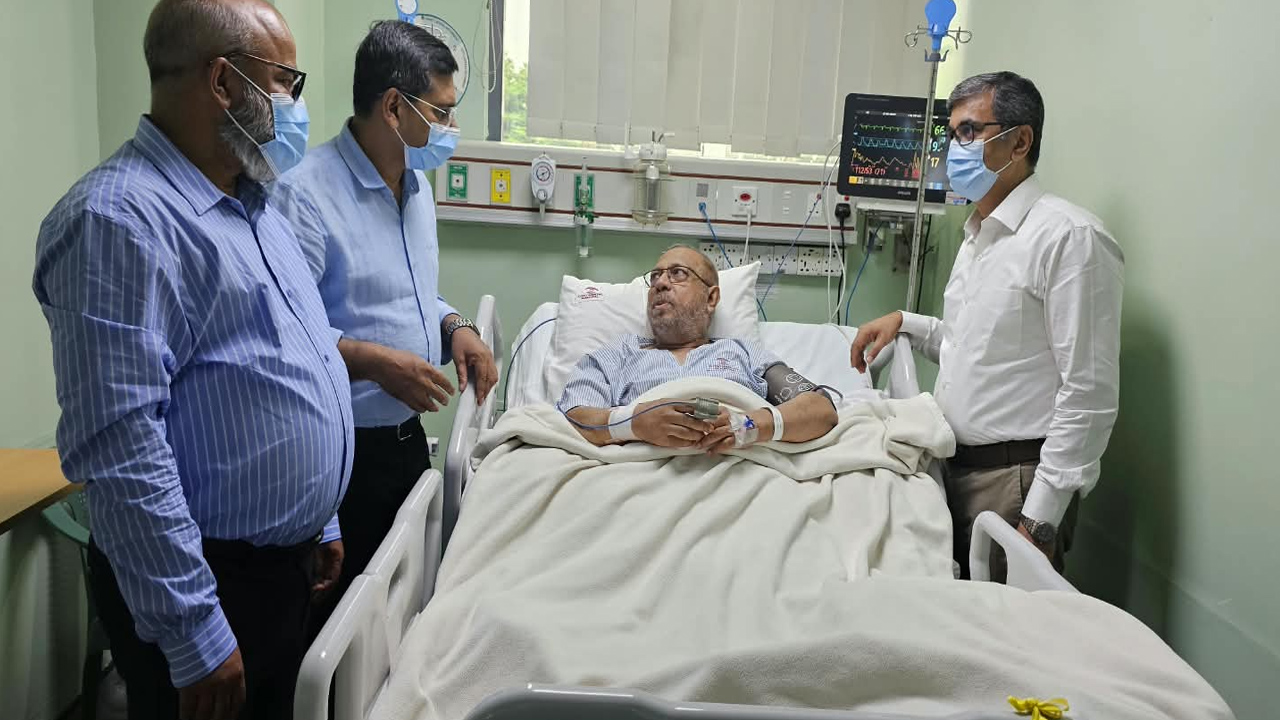 অধ্যাপক ডা. পাভেলের শারীরিক অবস্থার খোঁজ নিলেন ডা. বিটু
