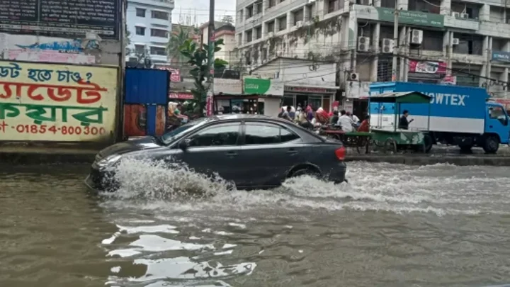 Commuters suffer as downpour leaves Dhaka streets waterlogged
