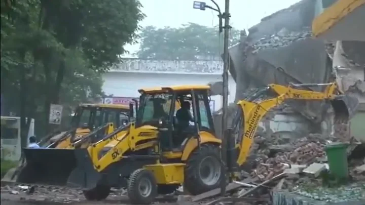 A mosque demolishes in India