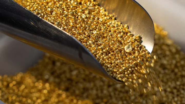 Gold price rises by Tk 2,216 per bhori after four straight cuts