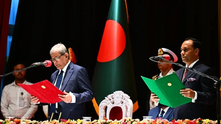 Mirza Fakhrul takes oath as 23rd President