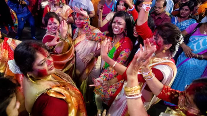 Durga Puja begins with Maha Shashthi
