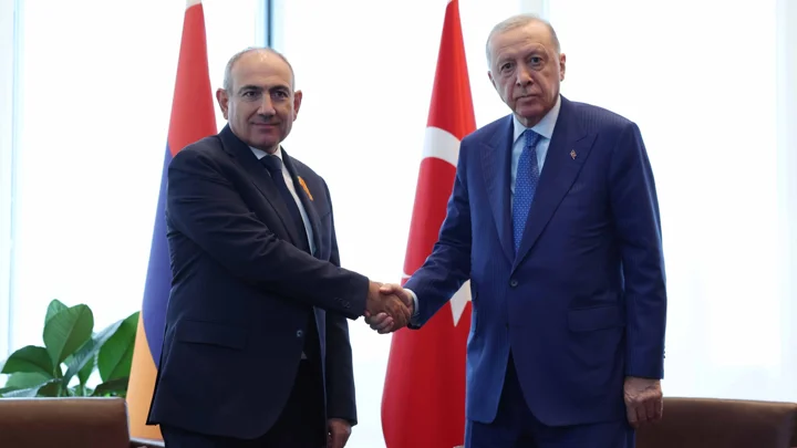 President Erdoğan, Pashinyan meet amid Türkiye-Armenia normalization push