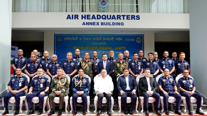 PM asks giving priority to merit in promotion of forces